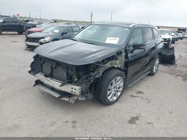 5TDYZRAH3MS063226 2021 TOYOTA HIGHLANDER - Image 2