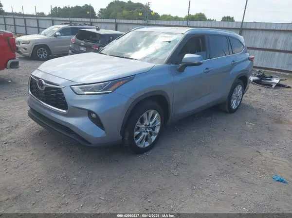 5TDYZRAH3MS085324 2021 TOYOTA HIGHLANDER - Image 2