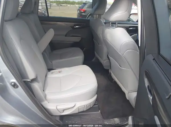 5TDYZRAH3MS085324 2021 TOYOTA HIGHLANDER - Image 8