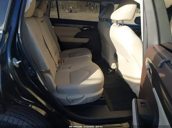 5TDYZRAH3MS526143 2021 TOYOTA HIGHLANDER - Image 8