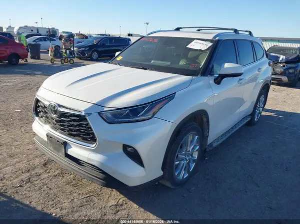 5TDYZRAH3MS532976 2021 TOYOTA HIGHLANDER - Image 2