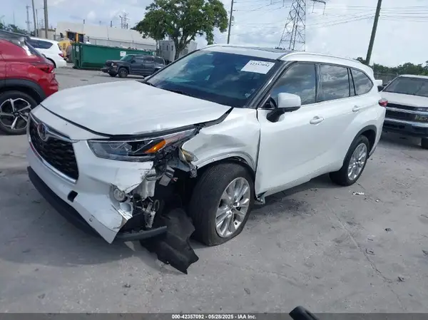 5TDYZRAH3NS105234 2022 TOYOTA HIGHLANDER - Image 2