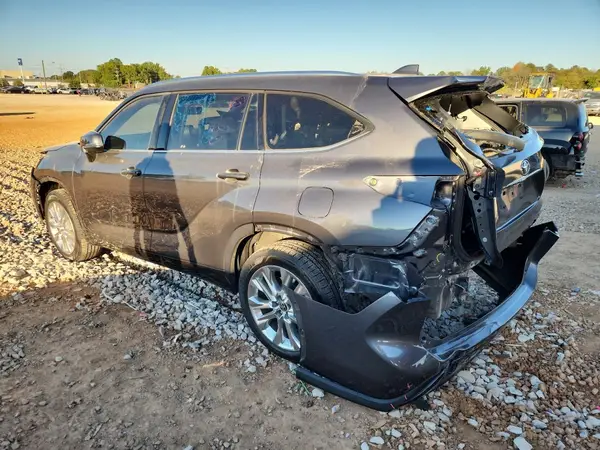 5TDYZRAH3NS541758 2022 TOYOTA HIGHLANDER - Image 2