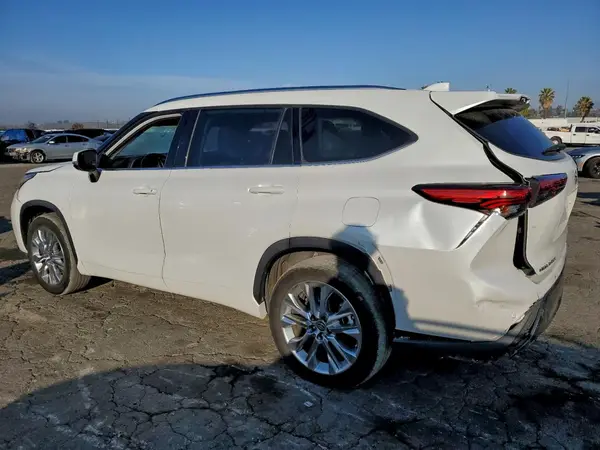 5TDYZRAH3NS550279 2022 TOYOTA HIGHLANDER - Image 2