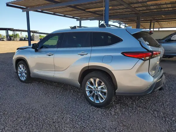 5TDYZRAH4LS013367 2020 TOYOTA HIGHLANDER - Image 2