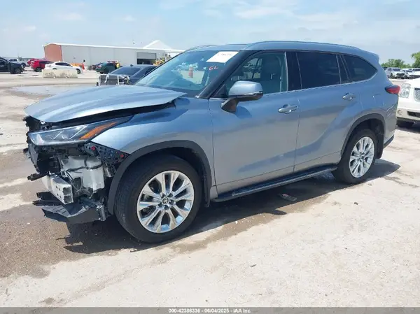 5TDYZRAH4LS030122 2020 TOYOTA HIGHLANDER - Image 2