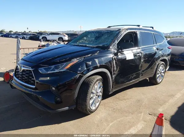 5TDYZRAH4LS030797 2020 TOYOTA HIGHLANDER - Image 2