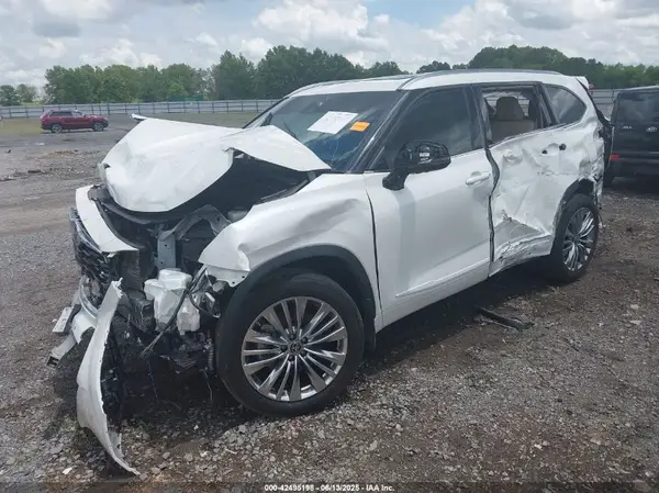 5TDYZRAH4MS065115 2021 TOYOTA HIGHLANDER - Image 2