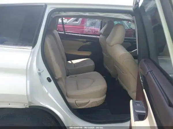 5TDYZRAH4MS065115 2021 TOYOTA HIGHLANDER - Image 8