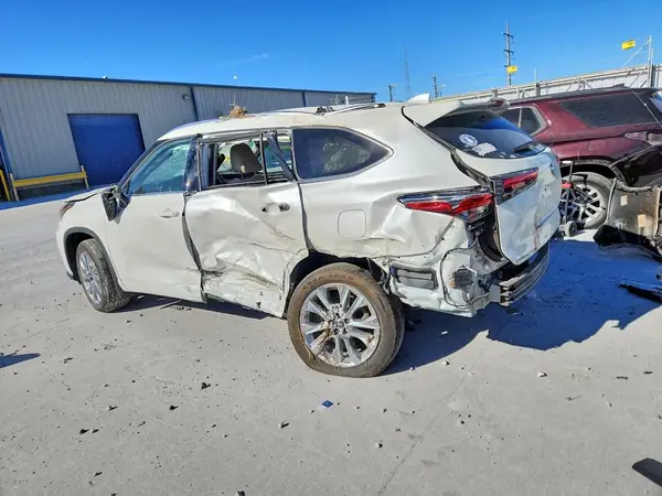 5TDYZRAH4MS519623 2021 TOYOTA HIGHLANDER - Image 2