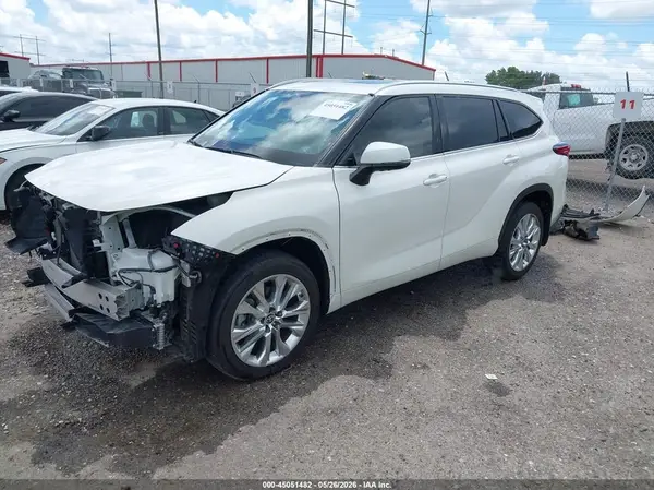 5TDYZRAH4MS527558 2021 TOYOTA HIGHLANDER - Image 2