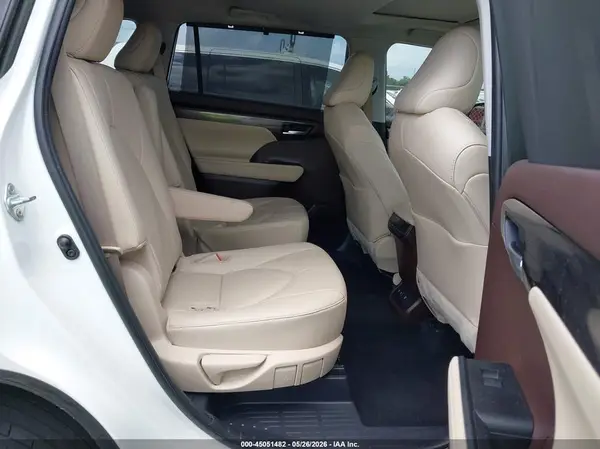 5TDYZRAH4MS527558 2021 TOYOTA HIGHLANDER - Image 8