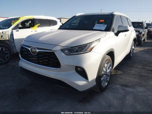 5TDYZRAH5LS023650 2020 TOYOTA HIGHLANDER - Image 2