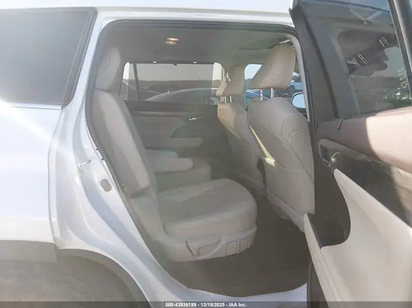 5TDYZRAH5LS023650 2020 TOYOTA HIGHLANDER - Image 8