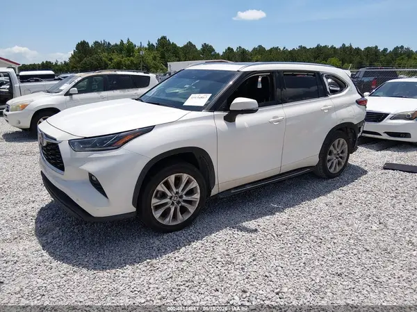 5TDYZRAH5MS055953 2021 TOYOTA HIGHLANDER - Image 2