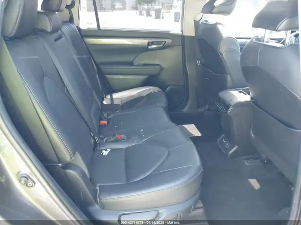 5TDYZRAH5MS057766 2021 TOYOTA HIGHLANDER - Image 8