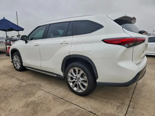 5TDYZRAH5MS528931 2021 TOYOTA HIGHLANDER - Image 2