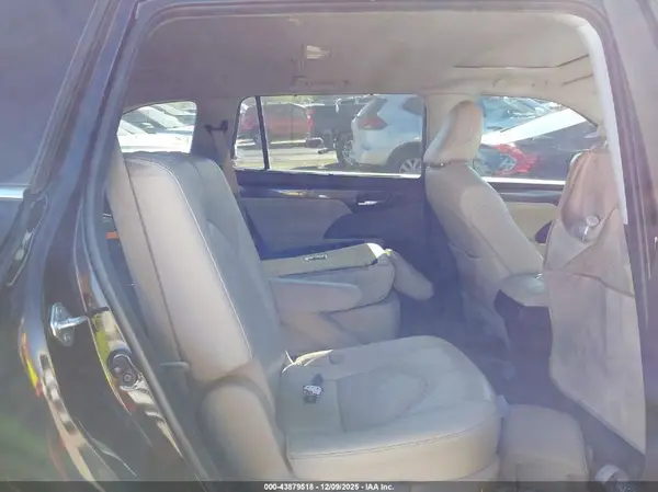 5TDYZRAH5NS105820 2022 TOYOTA HIGHLANDER - Image 8