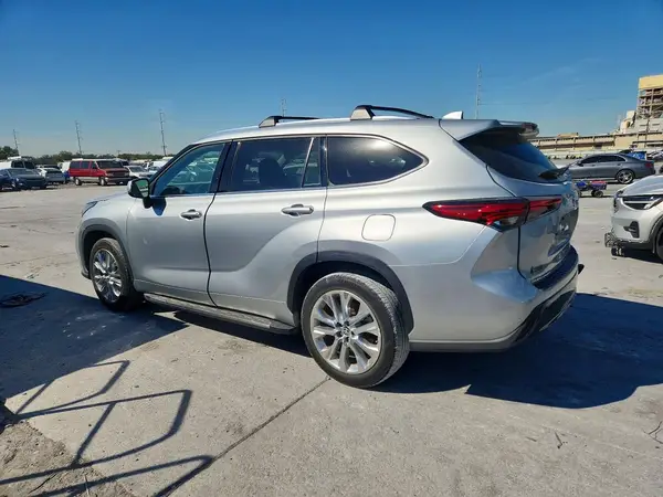 5TDYZRAH5NS141054 2022 TOYOTA HIGHLANDER - Image 2