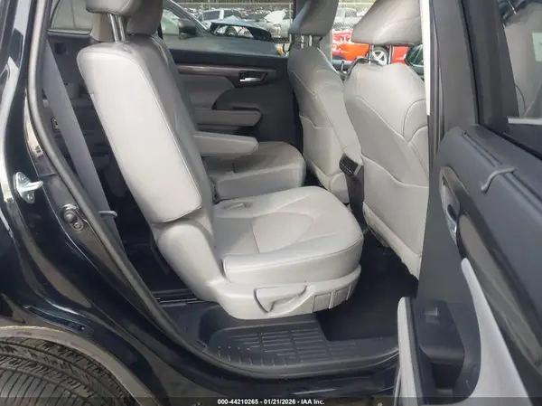 5TDYZRAH6MS526153 2021 TOYOTA HIGHLANDER - Image 8