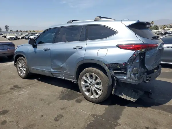 5TDYZRAH6NS094083 2022 TOYOTA HIGHLANDER - Image 2