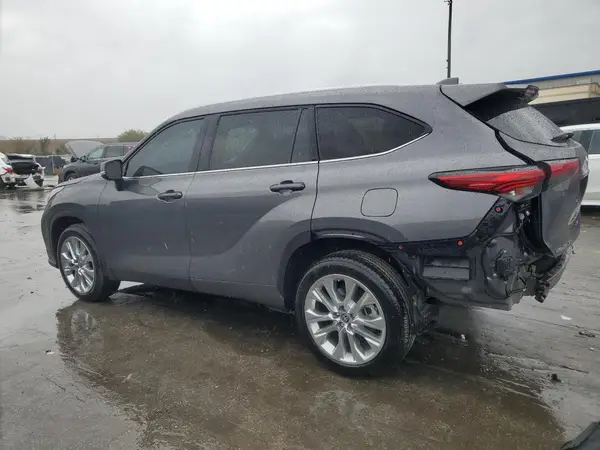 5TDYZRAH6NS105972 2022 TOYOTA HIGHLANDER - Image 2
