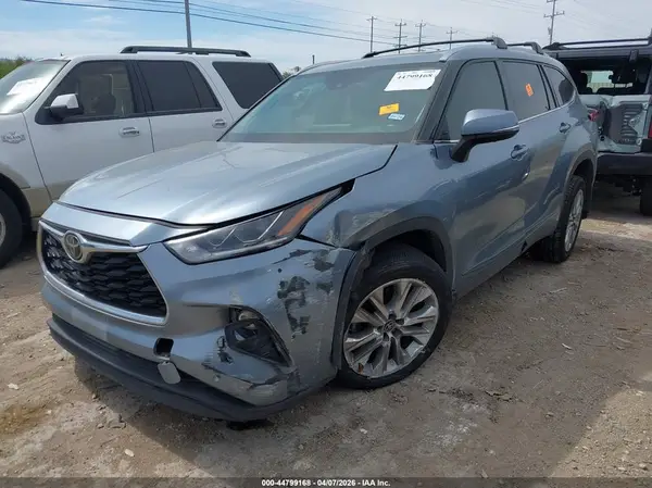5TDYZRAH6NS110816 2022 TOYOTA HIGHLANDER - Image 2