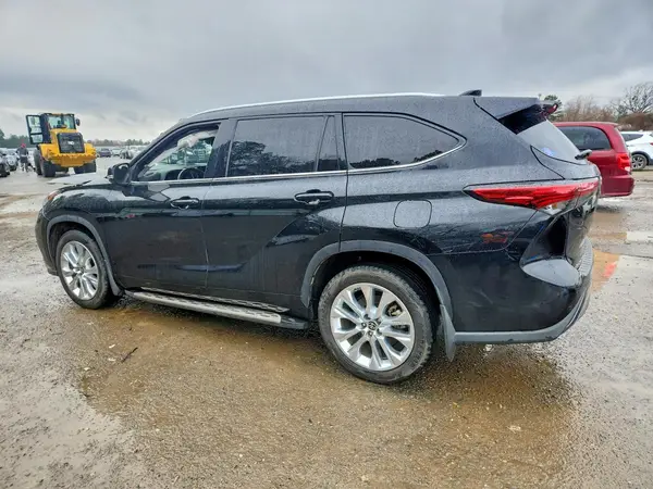 5TDYZRAH6NS119645 2022 TOYOTA HIGHLANDER - Image 2