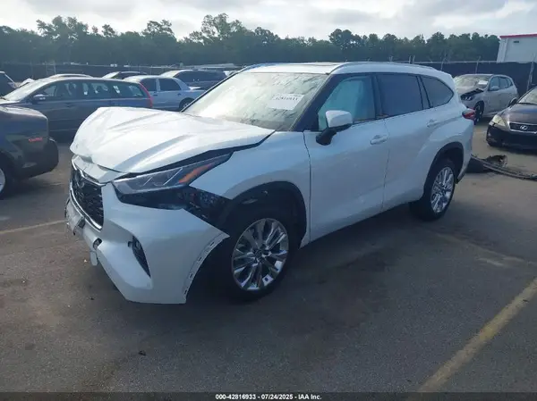 5TDYZRAH6NS138146 2022 TOYOTA HIGHLANDER - Image 2
