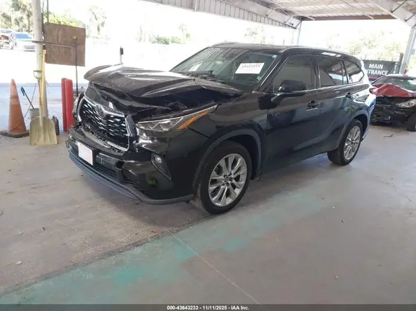 5TDYZRAH7LS015548 2020 TOYOTA HIGHLANDER - Image 2