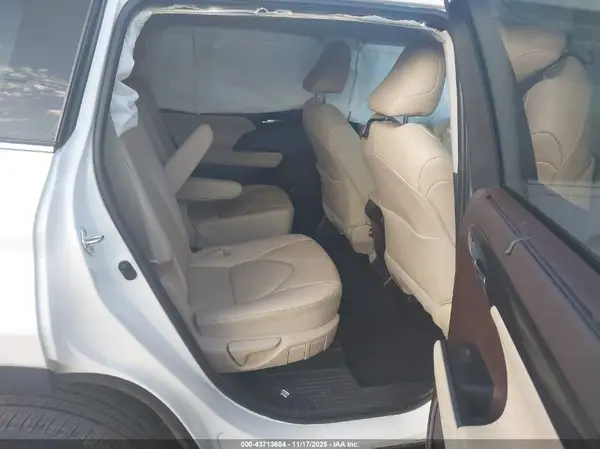 5TDYZRAH7LS020118 2020 TOYOTA HIGHLANDER - Image 8