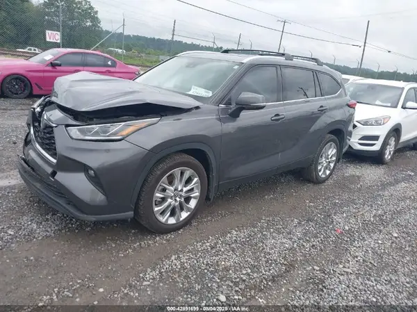 5TDYZRAH7MS053699 2021 TOYOTA HIGHLANDER - Image 2