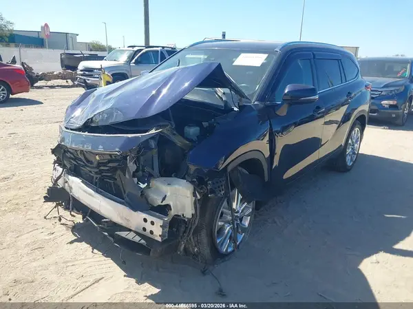 5TDYZRAH7MS516540 2021 TOYOTA HIGHLANDER - Image 2