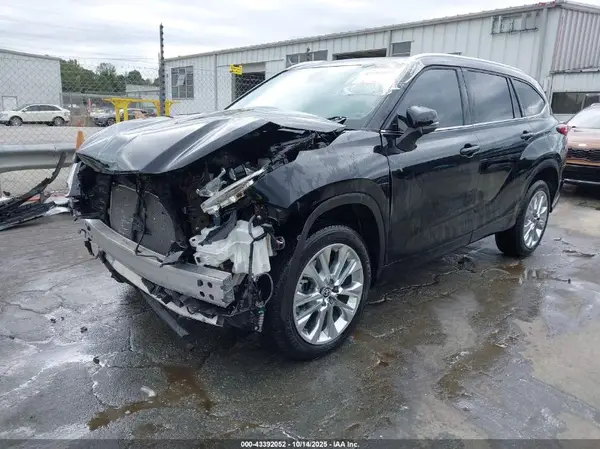 5TDYZRAH7MS533130 2021 TOYOTA HIGHLANDER - Image 2