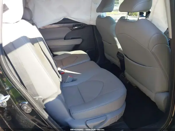 5TDYZRAH7MS533130 2021 TOYOTA HIGHLANDER - Image 8