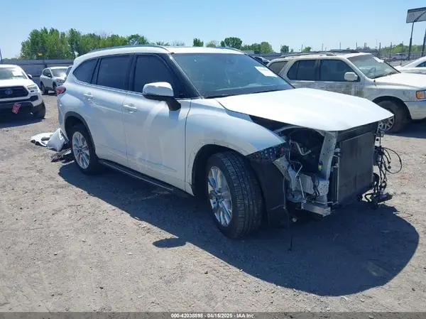 5TDYZRAH7NS093671 2022 TOYOTA HIGHLANDER - Image 1
