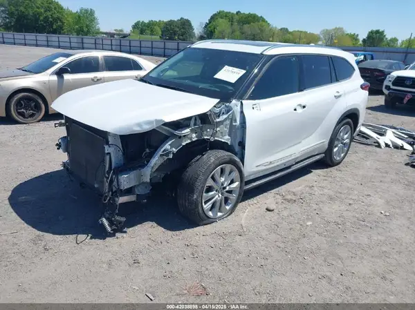 5TDYZRAH7NS093671 2022 TOYOTA HIGHLANDER - Image 2