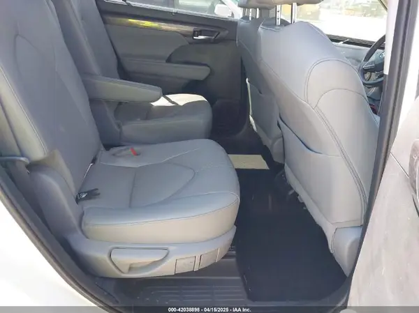 5TDYZRAH7NS093671 2022 TOYOTA HIGHLANDER - Image 8