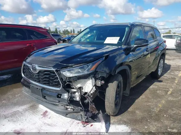 5TDYZRAH7NS101686 2022 TOYOTA HIGHLANDER - Image 2