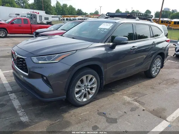 5TDYZRAH8LS024694 2020 TOYOTA HIGHLANDER - Image 2