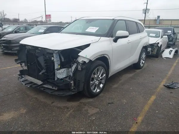 5TDYZRAH8LS029958 2020 TOYOTA HIGHLANDER - Image 2