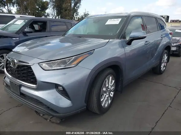 5TDYZRAH8MS056952 2021 TOYOTA HIGHLANDER - Image 2