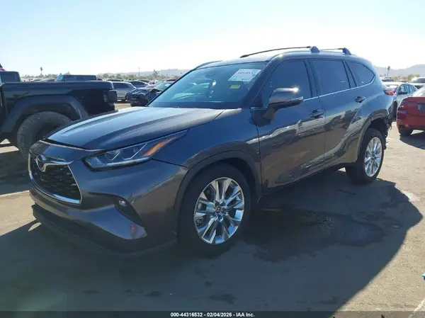 5TDYZRAH8MS524291 2021 TOYOTA HIGHLANDER - Image 2