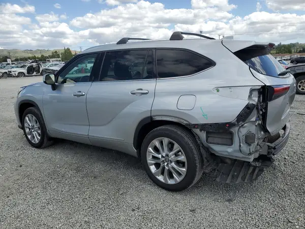 5TDYZRAH8MS536148 2021 TOYOTA HIGHLANDER - Image 2