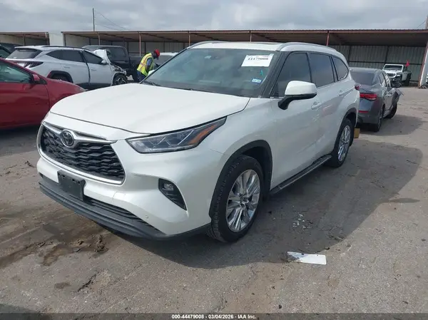5TDYZRAH9LS000694 2020 TOYOTA HIGHLANDER - Image 2