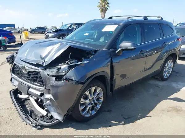 5TDYZRAH9LS016314 2020 TOYOTA HIGHLANDER - Image 2