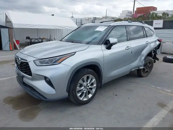 5TDYZRAH9MS051811 2021 TOYOTA HIGHLANDER - Image 2