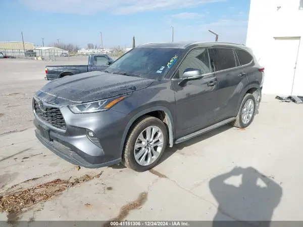 5TDYZRAH9MS515583 2021 TOYOTA HIGHLANDER - Image 2