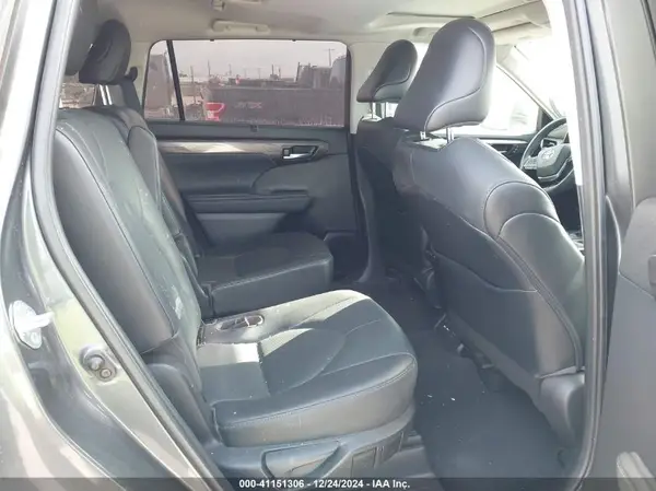 5TDYZRAH9MS515583 2021 TOYOTA HIGHLANDER - Image 8