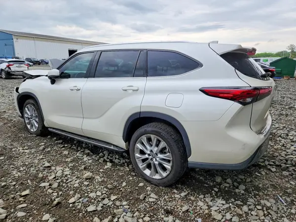 5TDYZRAH9MS528379 2021 TOYOTA HIGHLANDER - Image 2